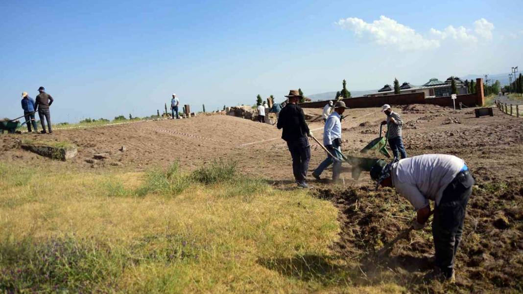 Dünyanın en büyük Türk İslam mezarlığında heyecanlandıran keşif 7